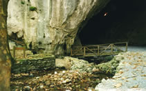 Entrée de la grotte de Zugarramurdi